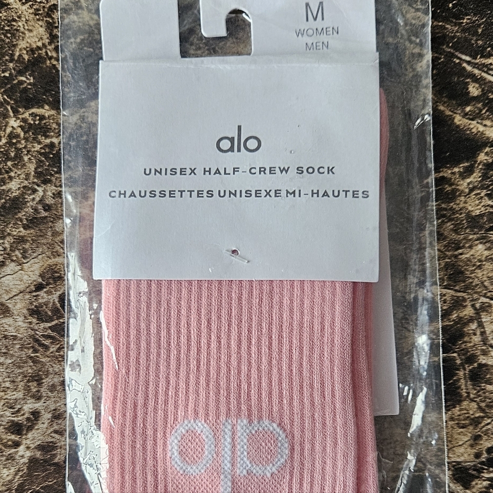 NWT-ALO Yoga Unisex Half-Crew Sock - Pink